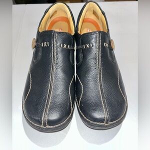 Clarks UnLoop Black Leather Slip-on Shoes Sz 8